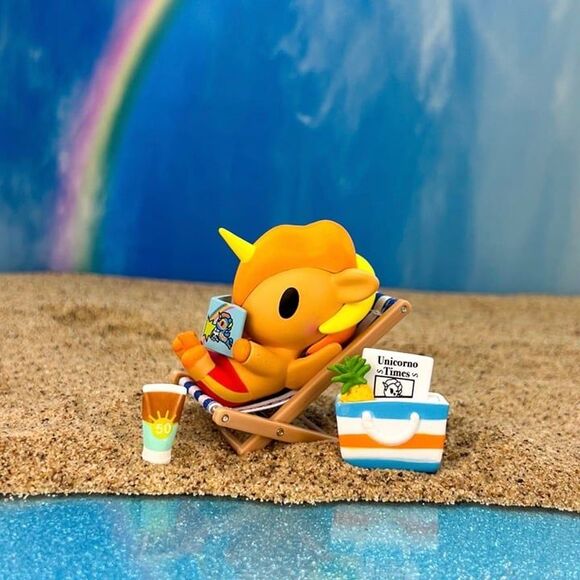 tokidoki Lil’ Lounge Unicorno from Fun in the Sun Unicorno Series - Picture 1 of 2